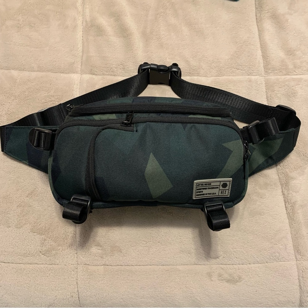 NWOT Hex Ranger DSLR Sling Camo Bag